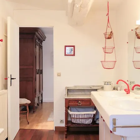 Prázdninový dům In With Kitchenette Auxais