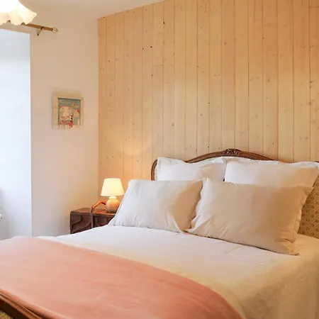 2 Bedroom In Auxais