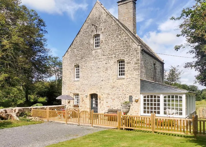 In With Kitchenette * Auxais